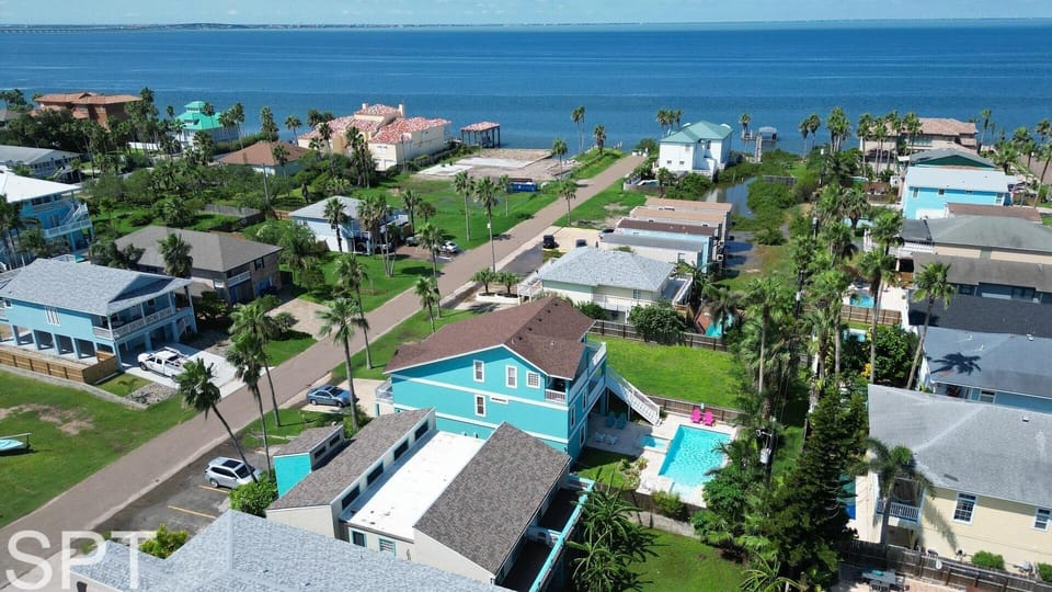 Tranquil Turquoise Retreat 3 Bedroom Home Hotel in South Padre Island