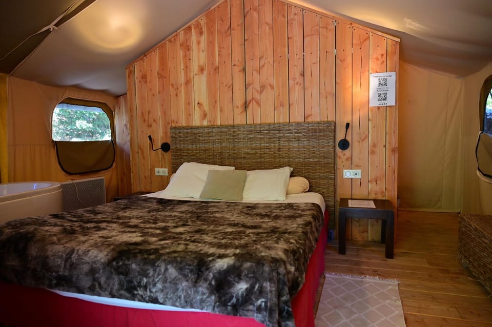 Prehistoric Lodge Hotel in Vallon-Pont-d'Arc