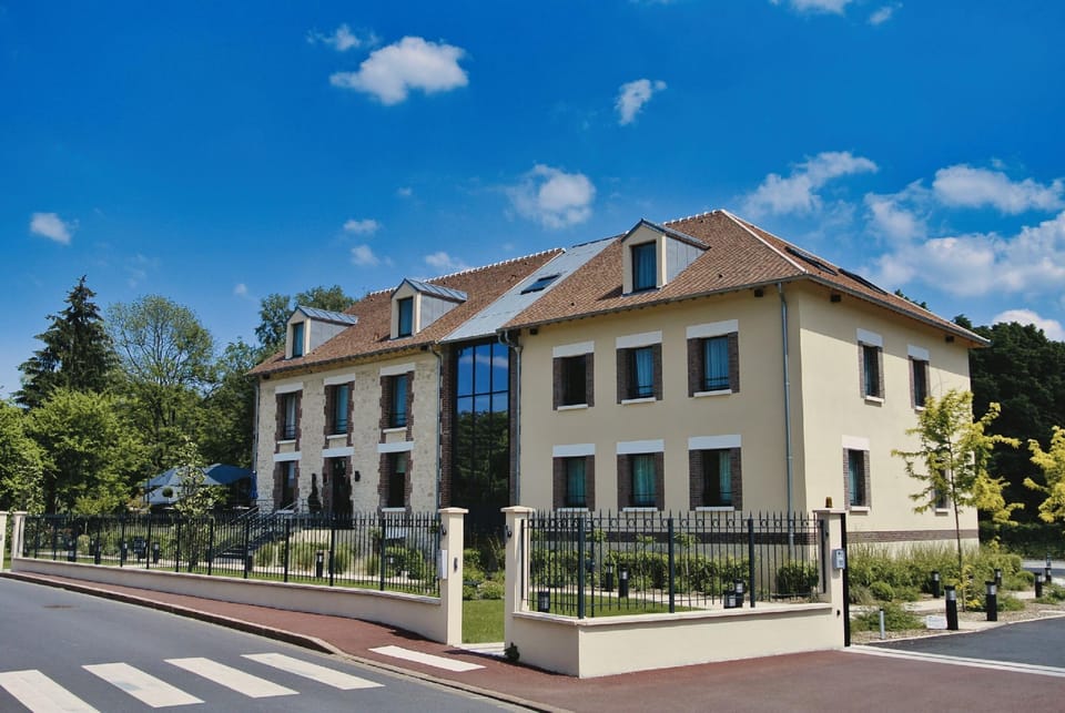 Amicitia Hotel in Île-de-France