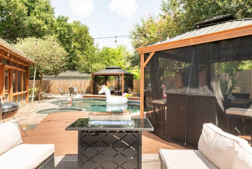 Hummingbird Hotel in Houston