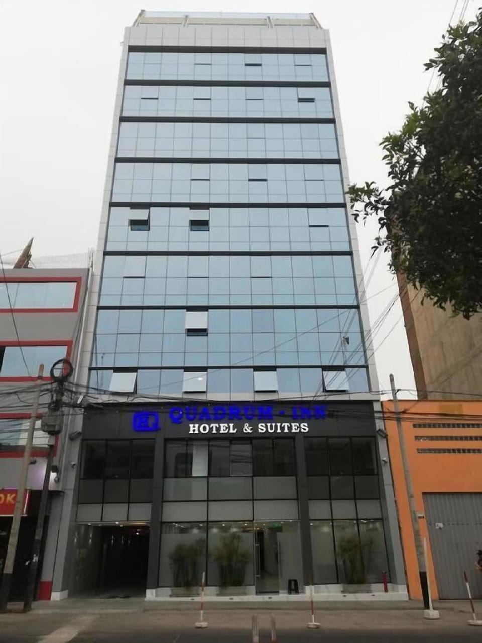 HOTEL QUADRUM Hotel in Lince