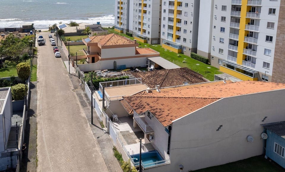 Fully Equipped Houses in a Condominium With a Pool, 110m From the Beach - Onis Hotel in State of Santa Catarina