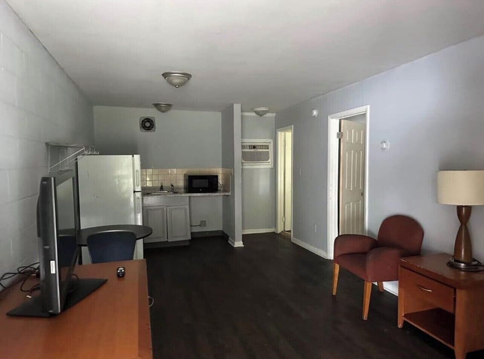 Paradise Suites Hotel in Newport News