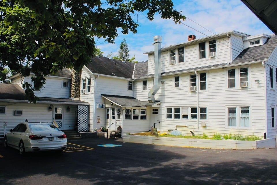Pocono Ridge Inn Hotel in Middle Smithfield