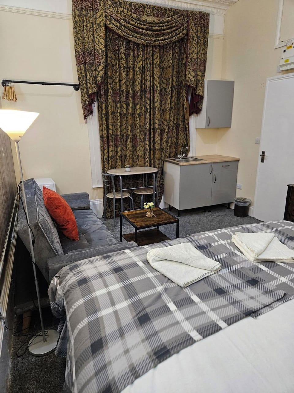 Studio 24-Free Private Parking Hotel in Portsmouth
