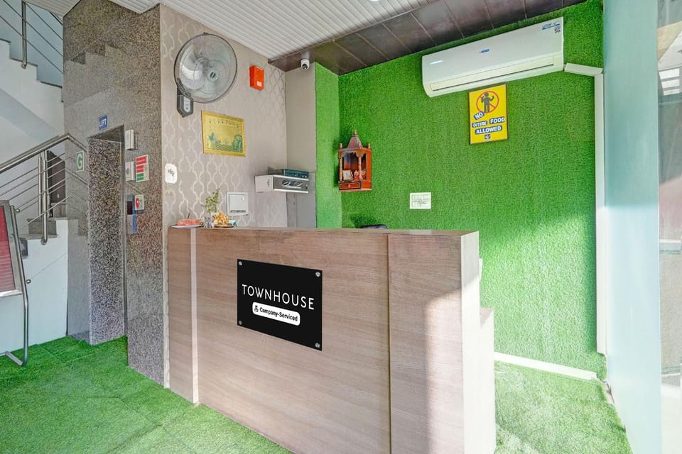 Super Townhouse by OYO Old Kalka Ambala Road Formerly Viraj inn Hotel in Punjab, India