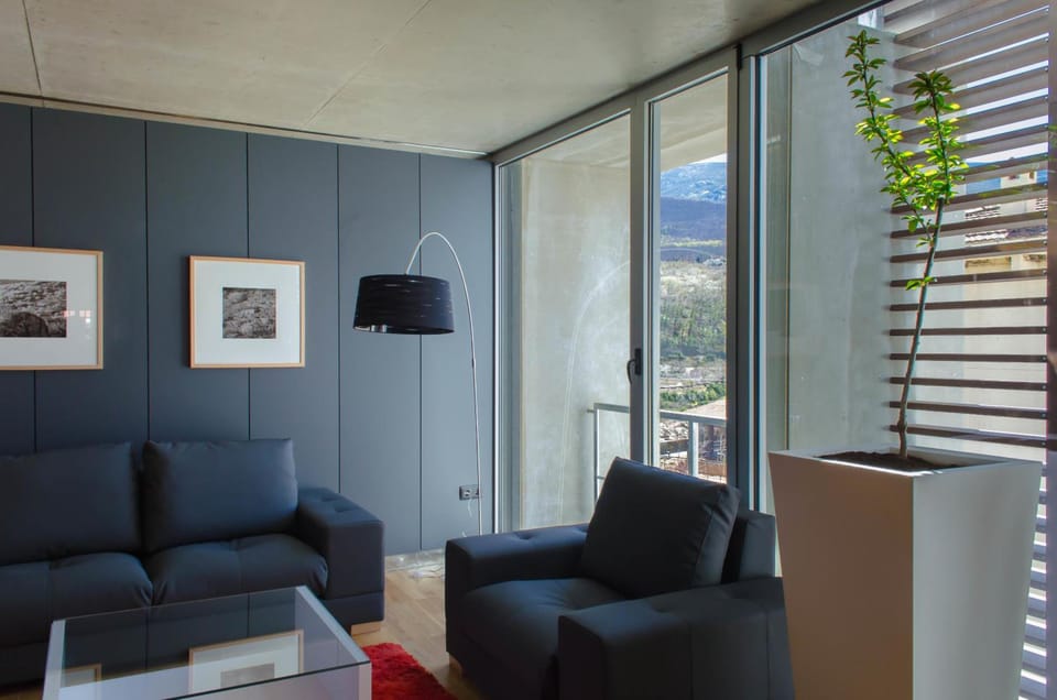Shared lounge/TV area