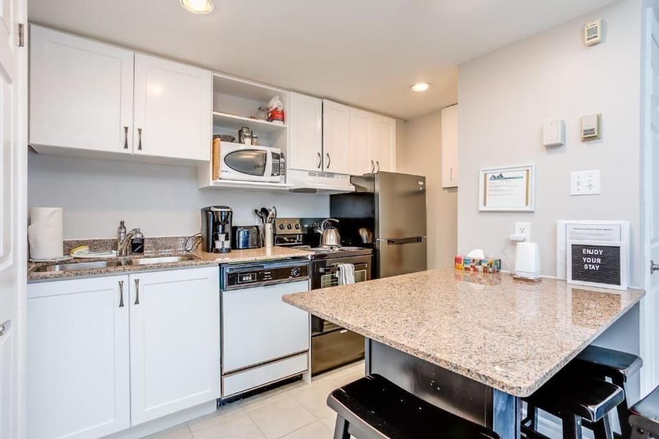 Mountainside Resort Condo at Blue Hotel in Grey Highlands