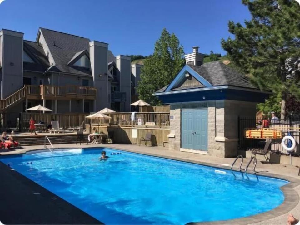 Mountainside Resort Condo at Blue Hotel in Grey Highlands