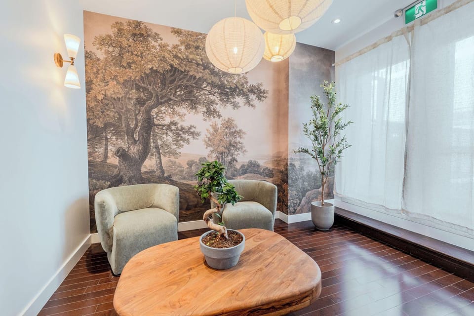 Hôtel Boutique Unique Stays Hotel in Laval