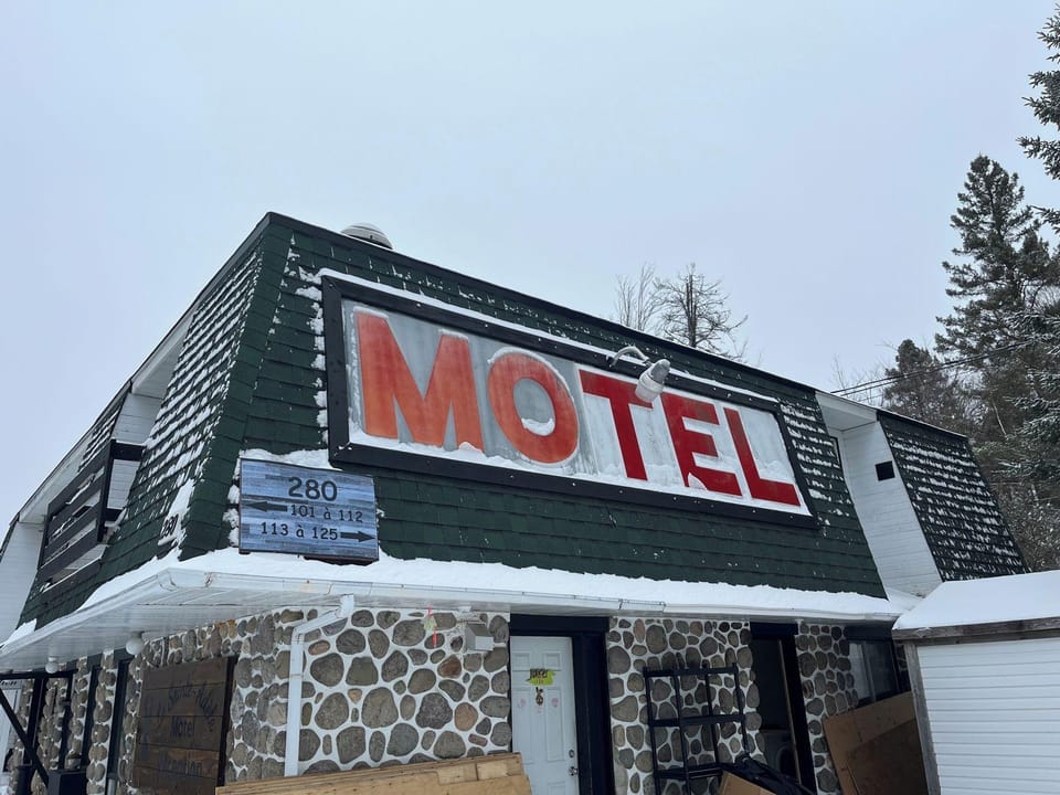 Motel Le Sainte-Adèle Hotel in Quebec