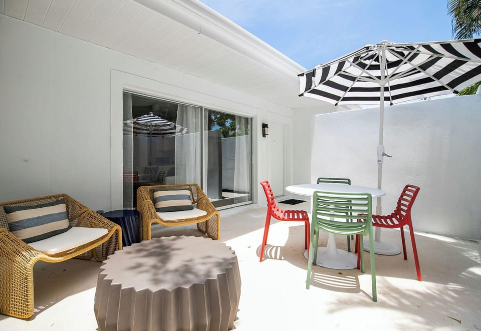 SeaSpray Resort Hotel in Siesta Beach
