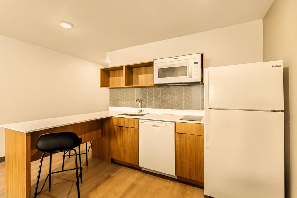 LivAway Suites Phoenix Tolleson Hotel in Estrella Village
