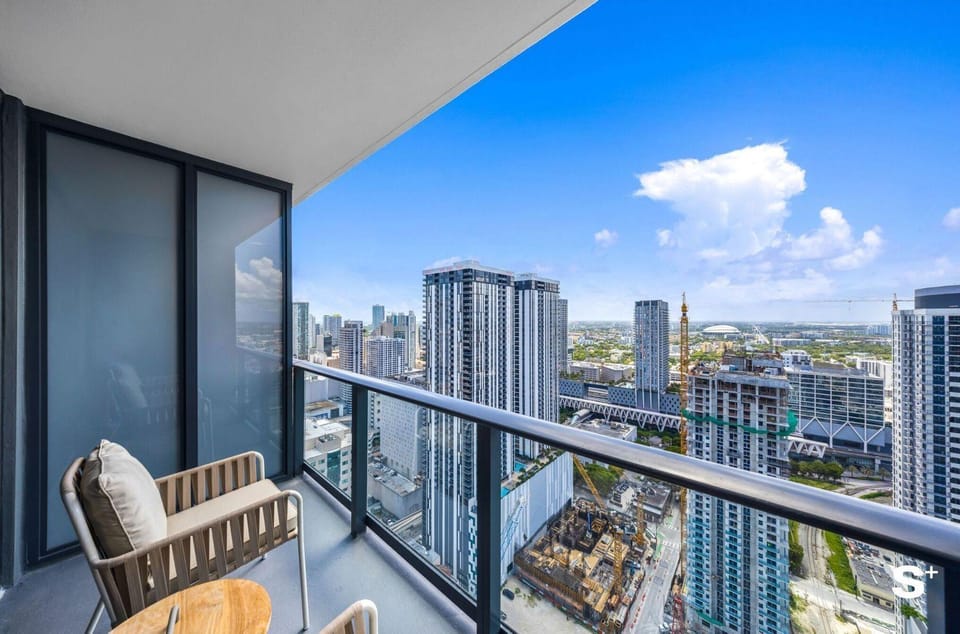 Chic Downtown Retreat 1BR Apartment Hotel in Miami