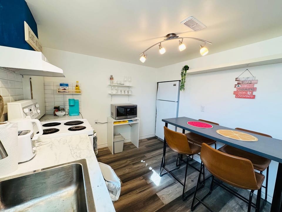 Sunrise BnB Bed and Breakfast in Toronto