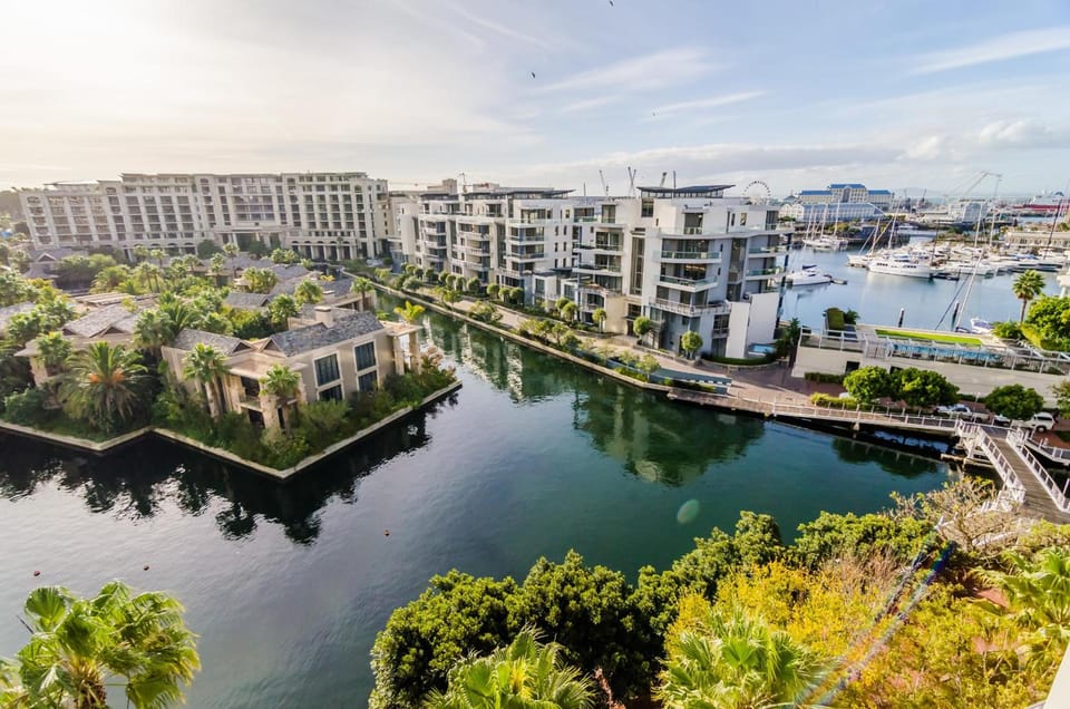 Mountain Marina Luxury Apartments Hotel in Cape Town