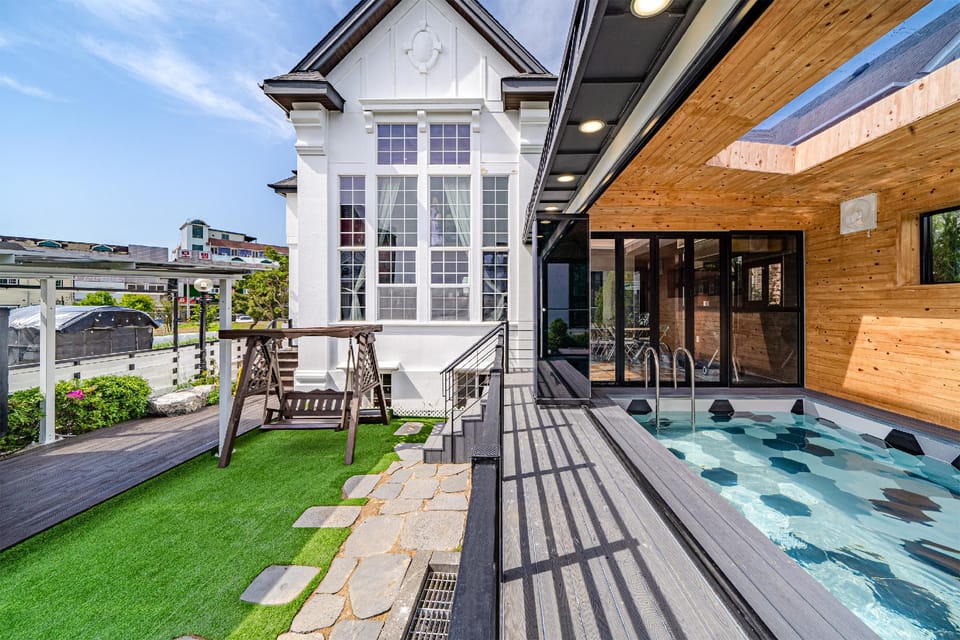 Daebudo MesongProvence PoolVilla Pension Hotel in Gyeonggi-do