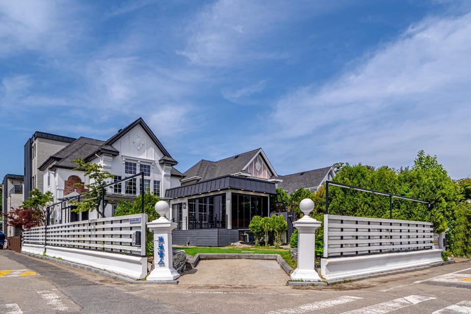 Daebudo MesongProvence PoolVilla Pension Hotel in Gyeonggi-do