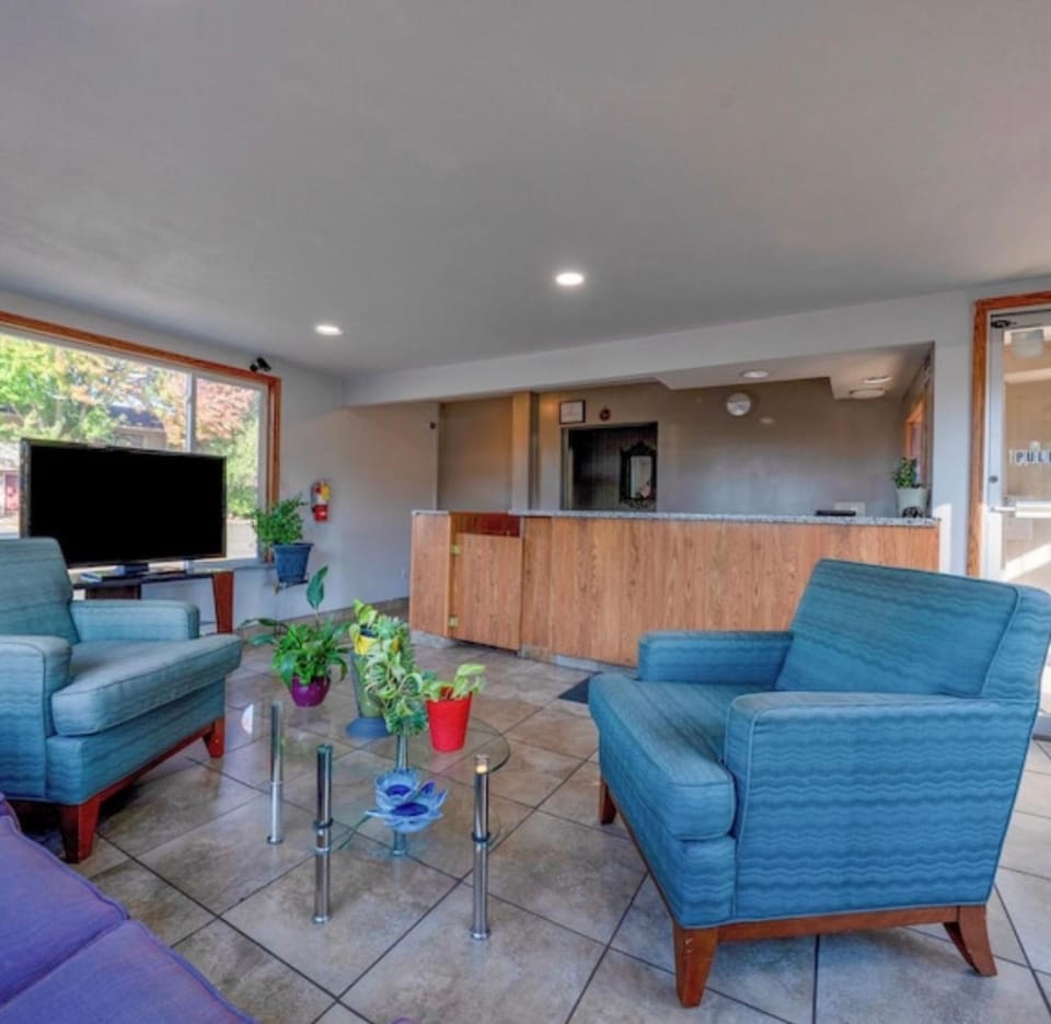 Rama Inn Motel And RV Park Hotel in Willamette Valley