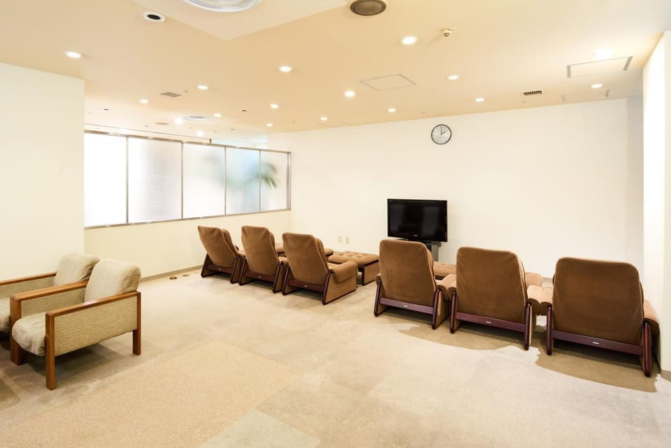 Shared lounge/TV area