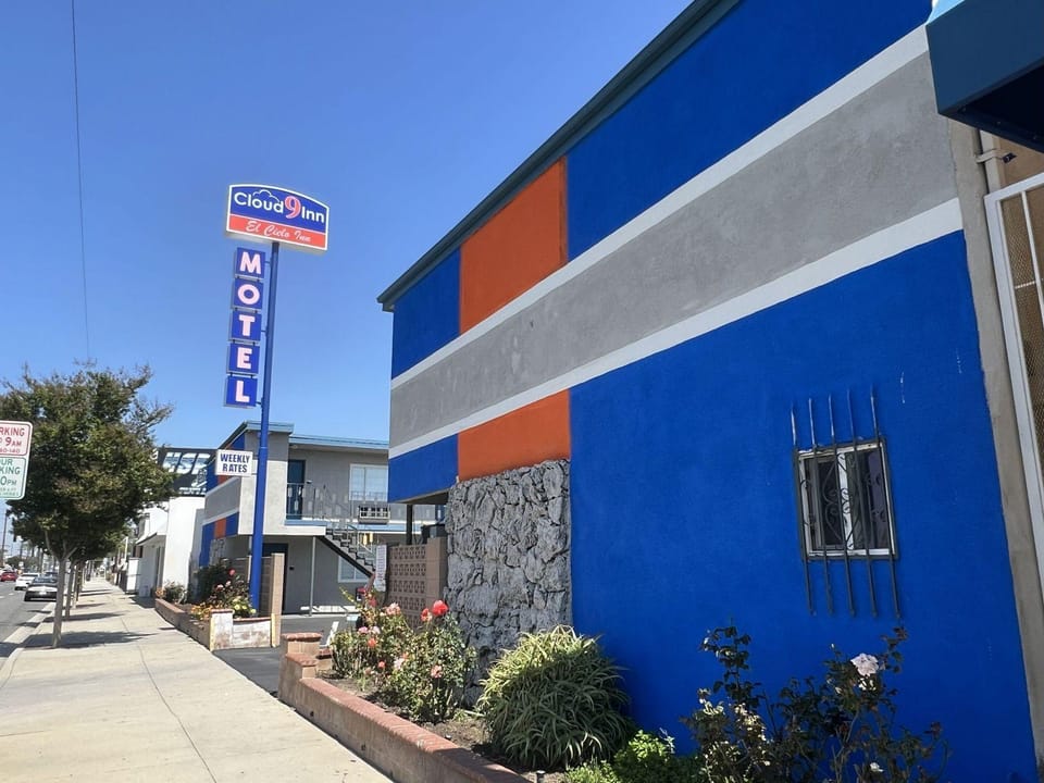 Cloud 9 Inn - El Cielo Inn Hotel in Downey