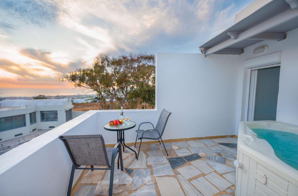 Aina Suites Hotel in Santorini
