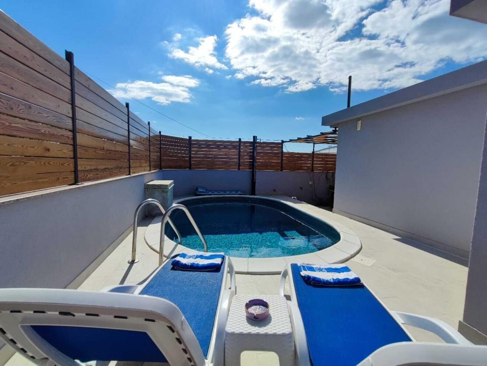 Pop Villa Sleeps 3 With Pool Hotel in Zadar