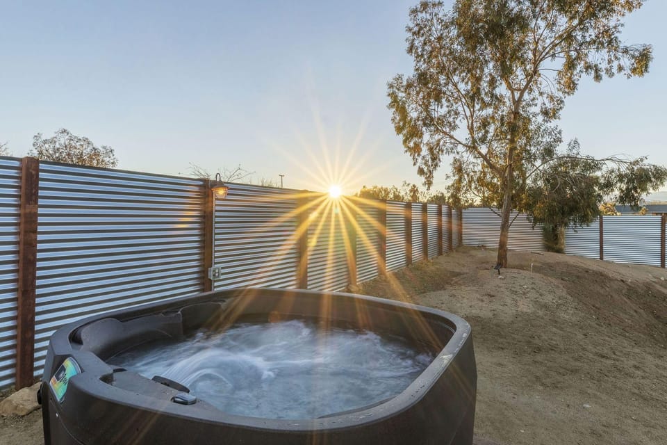 Cosmic Rabbit - Family Fun With Hot Tub!! 3 Bedroom Home by RedAwning Hotel in Joshua Tree
