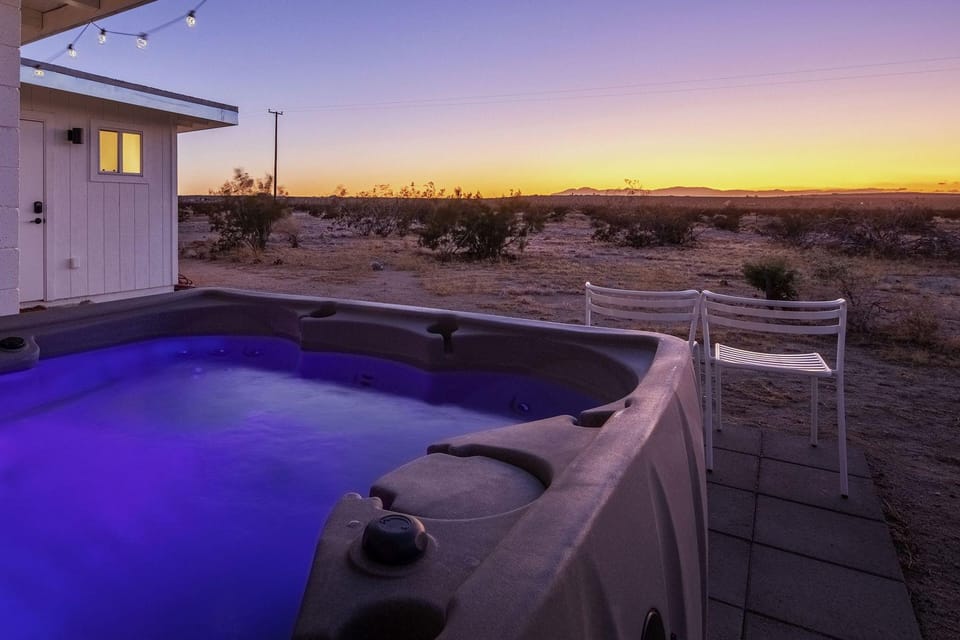 That Desert House - Hot Tub, Privacy & Desert Views! 3 Bedroom Home by RedAwning Hotel in Twentynine Palms