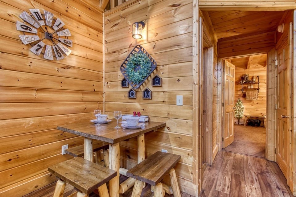 Er260- Magical Moments Great Location- Close To Town 1 Bedroom Cabin by RedAwning Hotel in Pigeon Forge