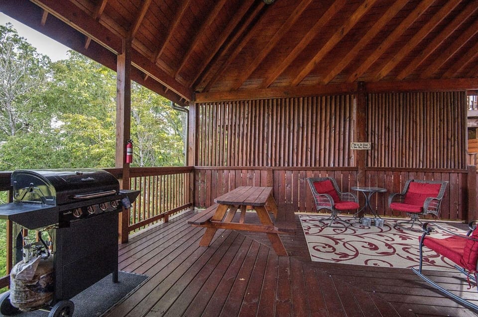 Declan's View - Cozy 1 bedroom with Game room and Great Mountain Views! 1 Cabin by RedAwning Hotel in Sevierville