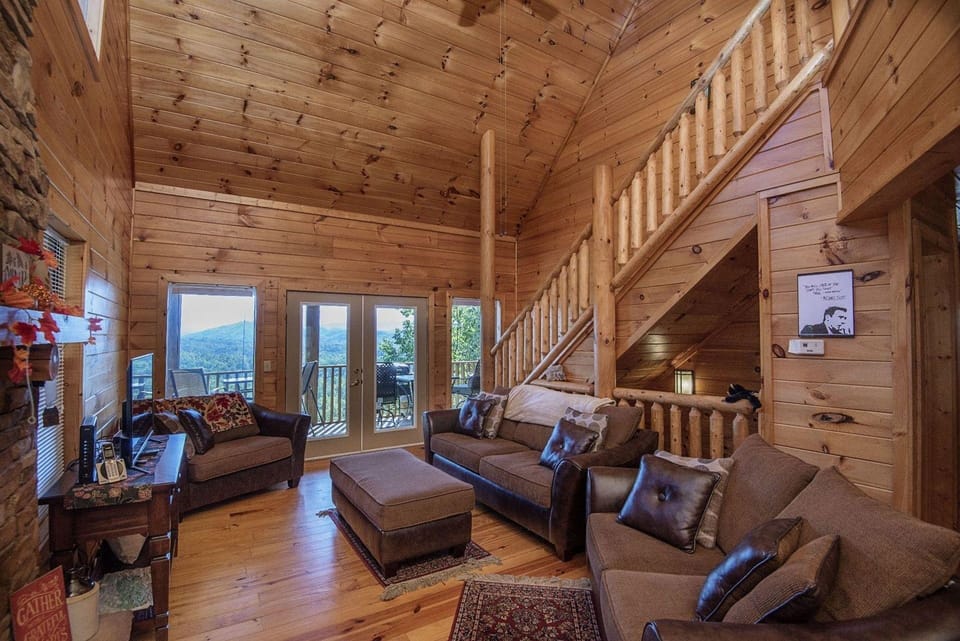 Dunder Mountain Views Cabin Retreat 3 Bedroom Cabin by RedAwning Hotel in Pigeon Forge