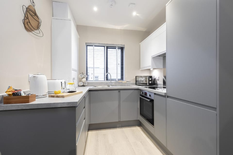 Elliot Oliver - Chic 2 Bedroom Town Centre Apartment Hotel in Cheltenham