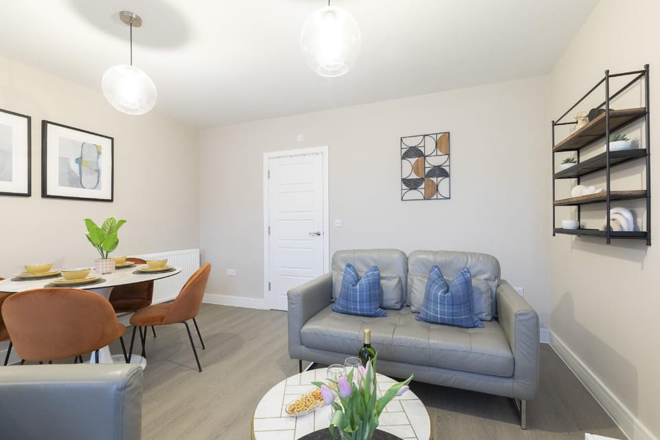 Elliot Oliver - Chic 2 Bedroom Town Centre Apartment Hotel in Cheltenham