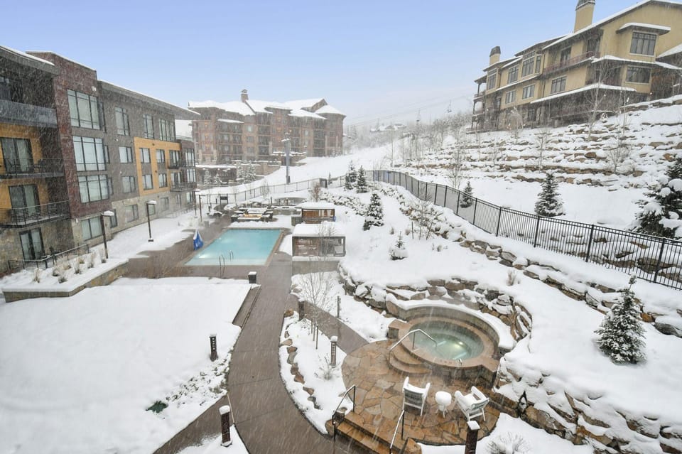 Modern Ski-in/out 2 BR in Canyons Village by RedAwning Hotel in Wasatch County