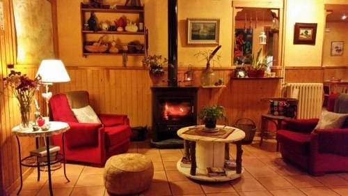 Hostal Xalet Refugi Pere Carné - Hostel Hotel in Cerdanya