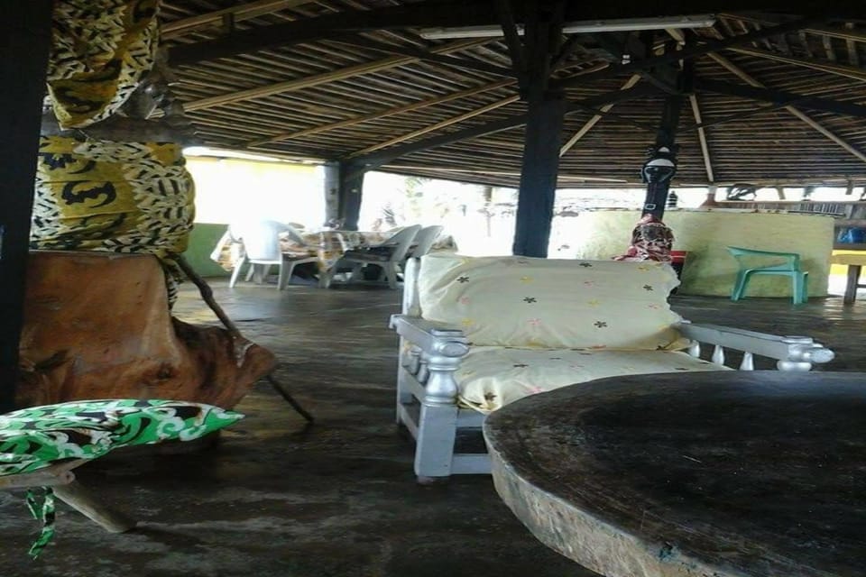Hôtel Campement Chez Laura Hotel in Africa