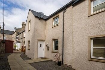 5 Varis Apartments Hotel in High Street