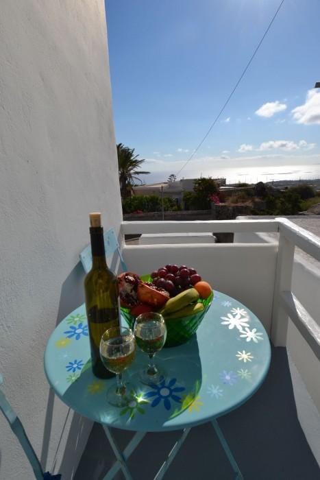 Christina's Cave House Hotel in Thera