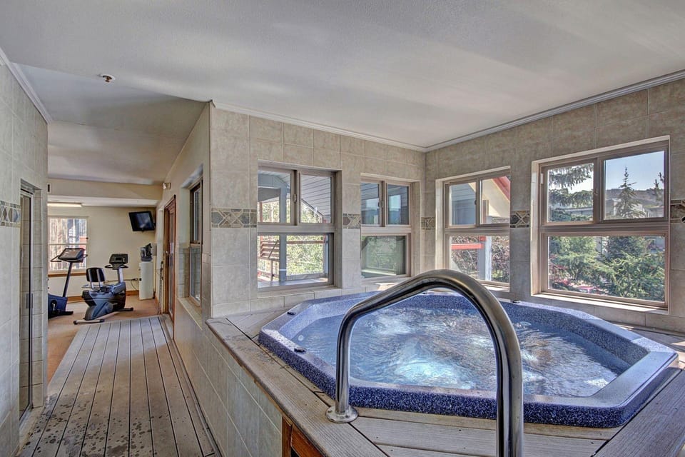 Quaint Studio in Heart of Breck Steps to Snowy Fun by RedAwning Hotel in Breckenridge