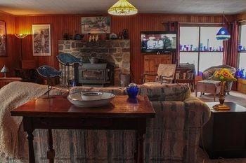Holly's Place Hotel in Al Tahoe
