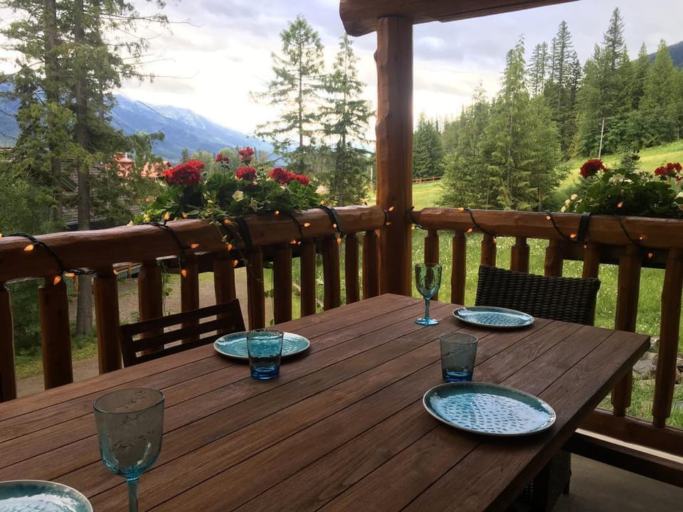 Snow Creek Lodge by Fernie Lodging Co Hotel in British Columbia