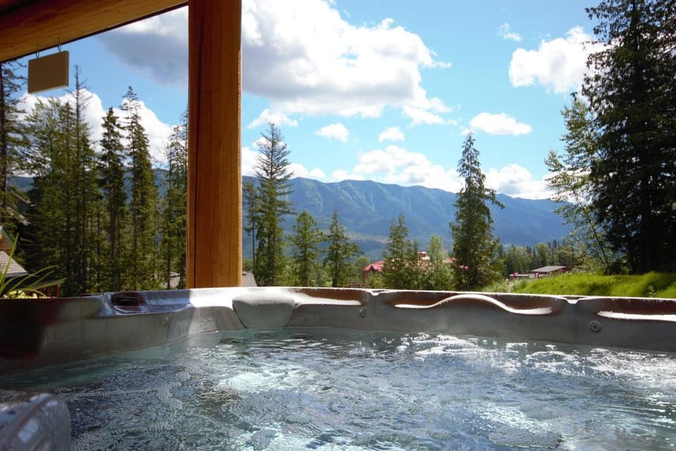 Snow Creek Lodge by Fernie Lodging Co Hotel in British Columbia