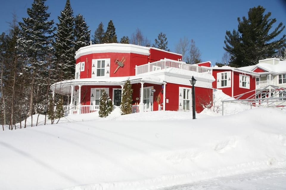 Auberge de La Tour du Lac Hotel in Sainte-Agathe-des-Monts