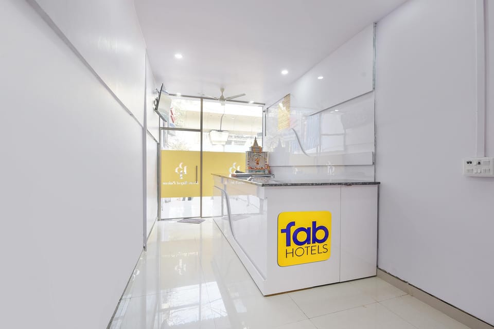 FabHotel Royal Palace Peera Garhi Hotel in Delhi