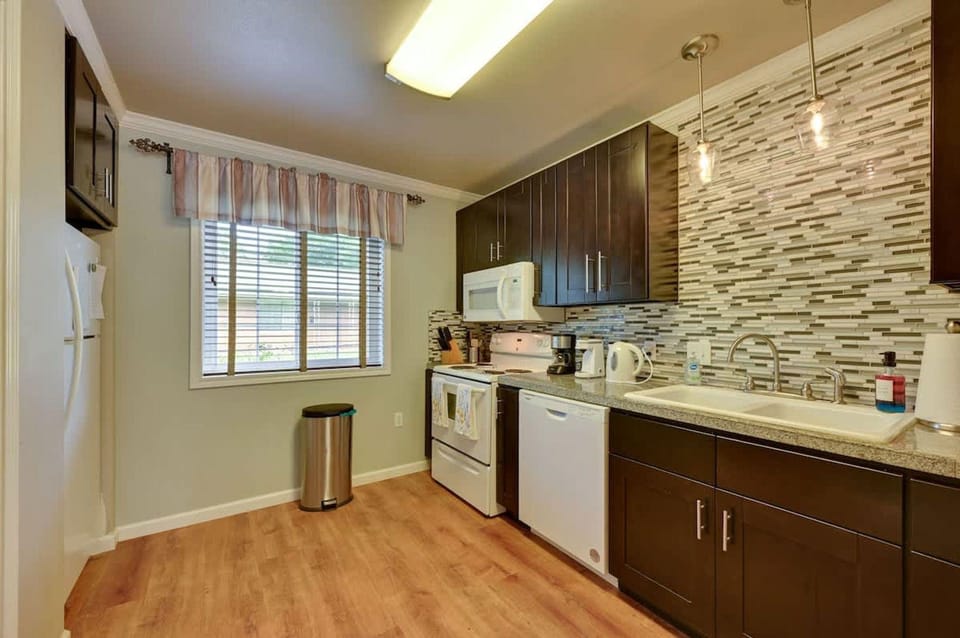 The Homestead Luxury-cozy 2BR Apartments Near SFA Apartment hotel in Nacogdoches
