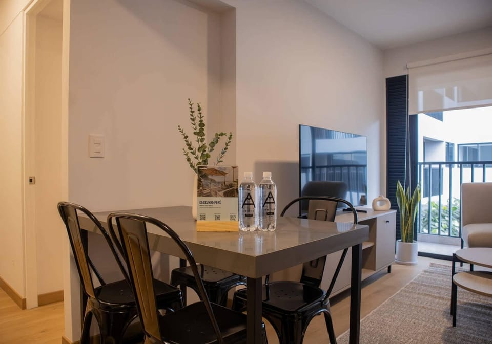 w Magnificent 2BR w/ Balcony in Miraflores Apartment hotel in Miraflores
