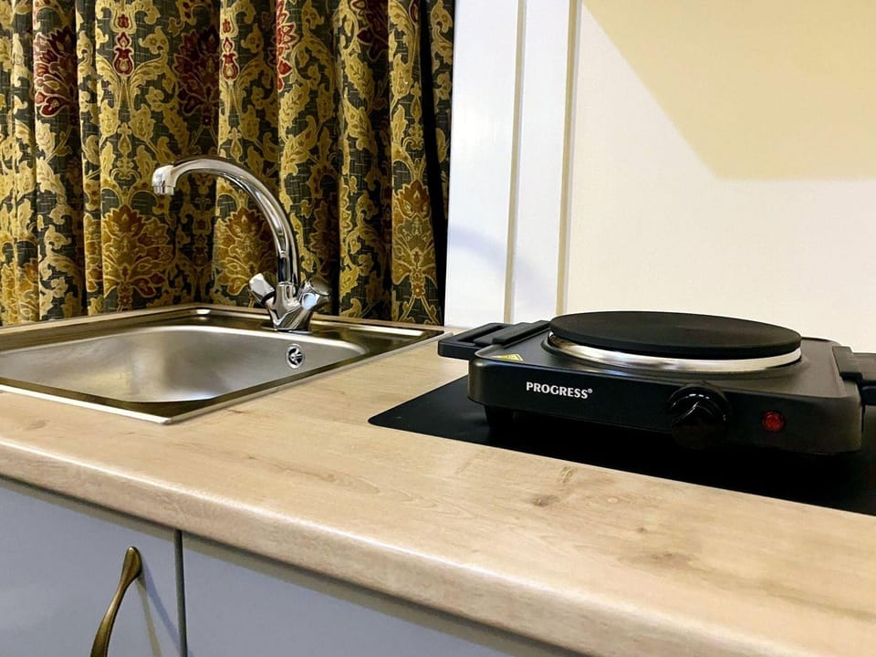 Ground-Floor Super King or Twin Studio Apartment with Free Private Parking Apartment hotel in Portsmouth