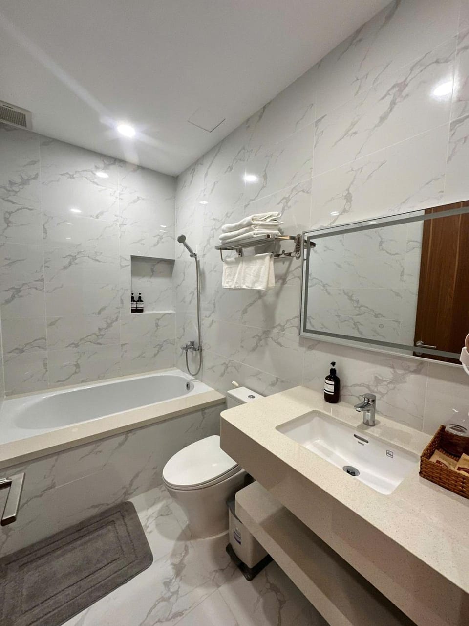 TÍN HOÀ HOTEL Bed and Breakfast in Vietnam