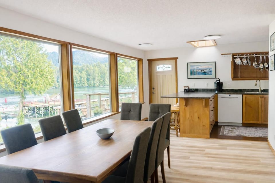 Tofino Swell Lodge Hotel in Tofino